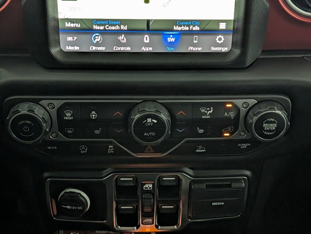 Used 2023 Jeep Wrangler Unlimited Rubicon w/ Cold Weather Group AWD/4WD image 16