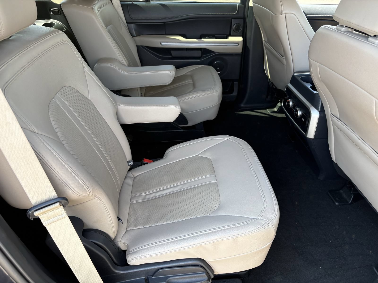 Certified 2024 Ford Expedition Limited RWD image 16