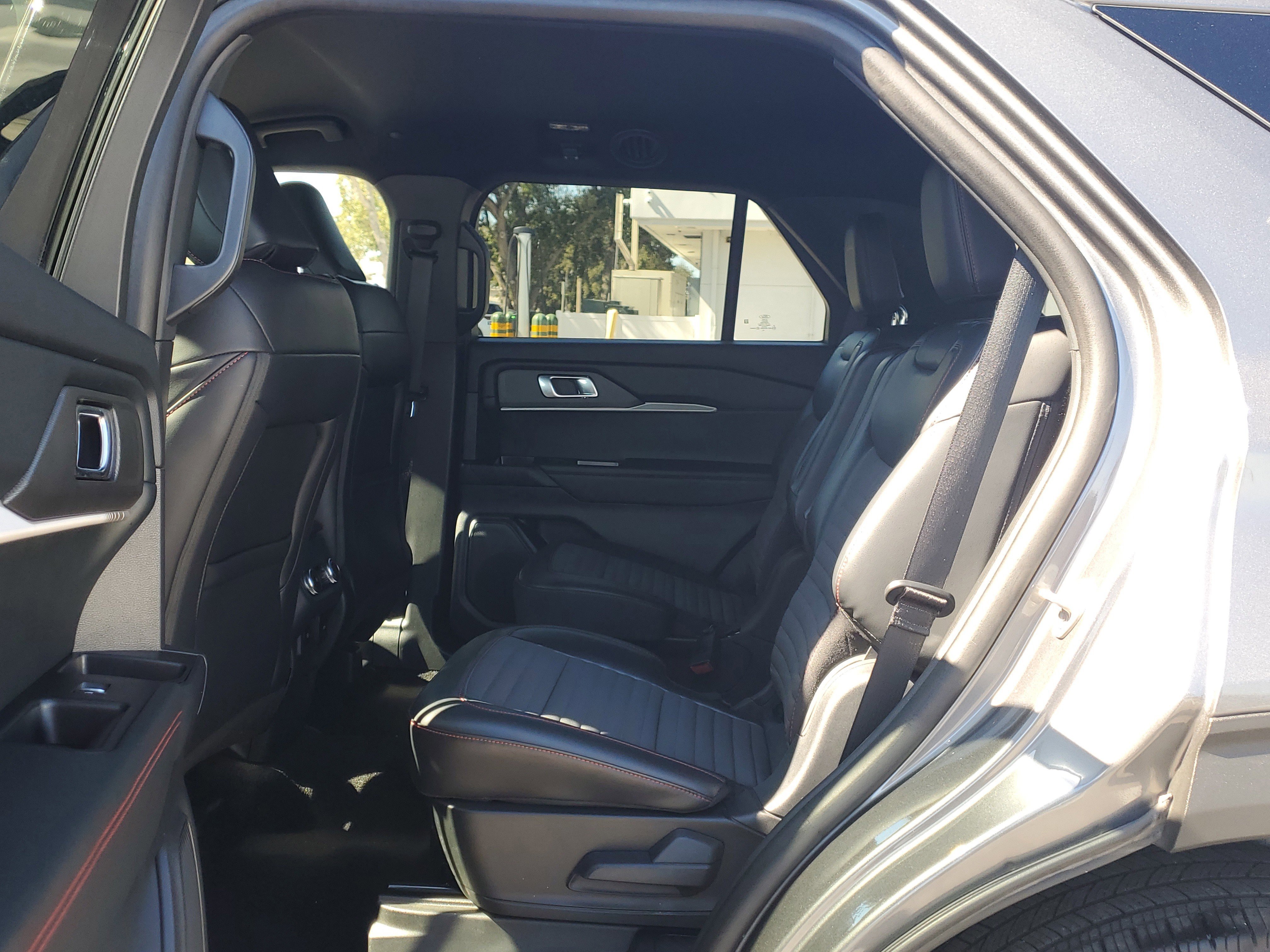 Certified 2025 Ford Explorer ST-Line image 14