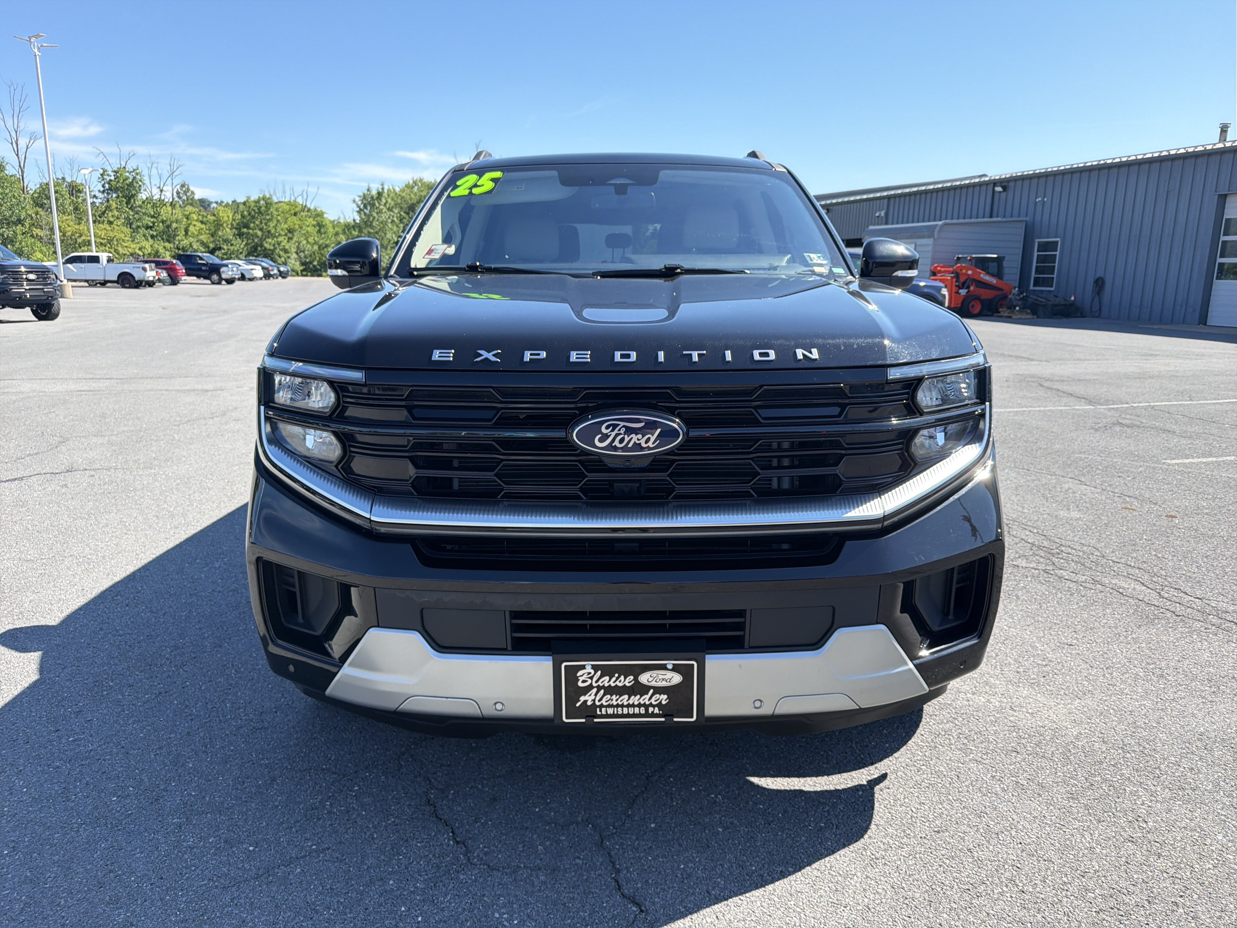 Certified 2025 Ford Expedition Max Platinum w/ Driver's Package AWD/4WD image 9