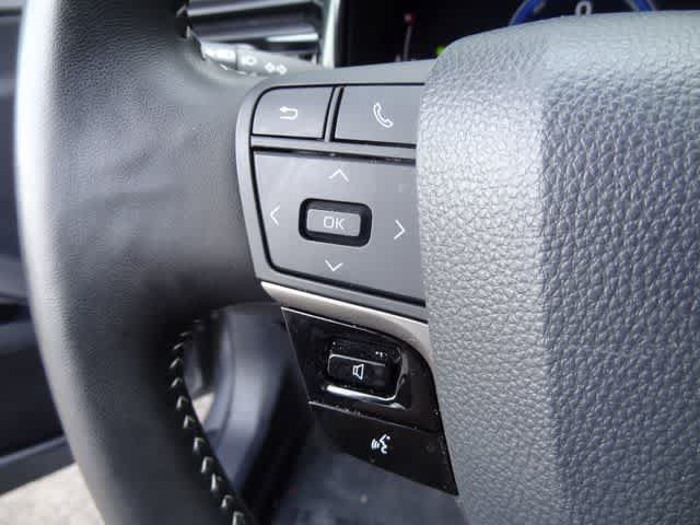 Used 2025 Toyota Camry SE w/ Convenience Package FWD image 17