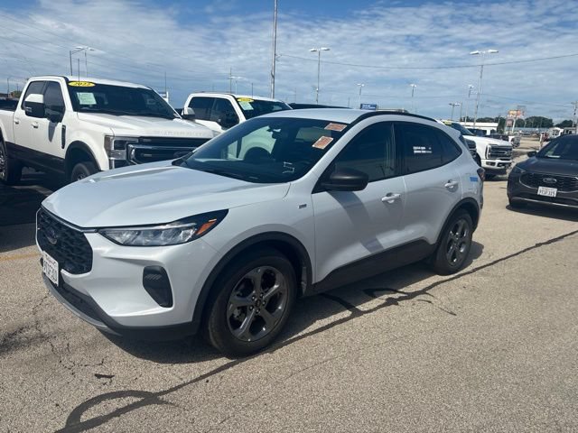Certified 2025 Ford Escape ST-Line FWD image 2