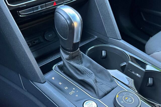 Used 2021 Volkswagen Atlas SEL Premium image 19