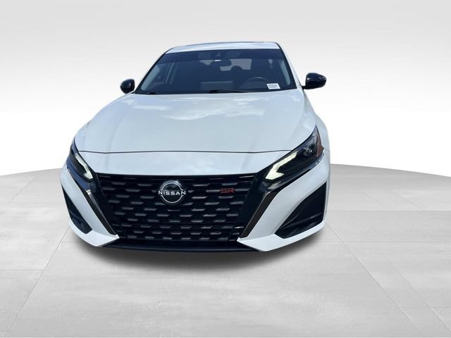 Used 2023 Nissan Altima 2.0 SR FWD image 9