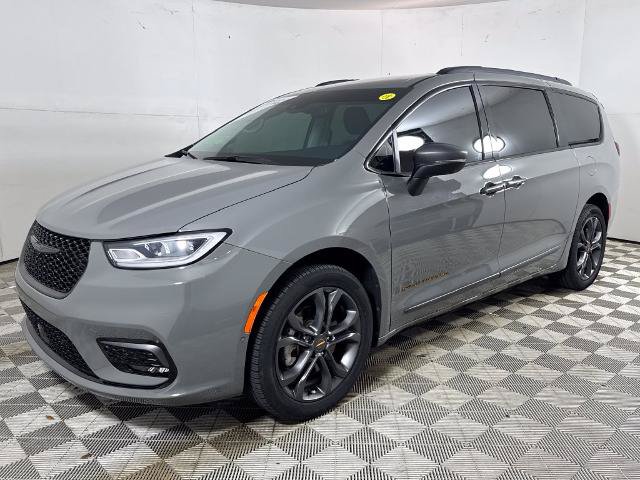 Used 2023 Chrysler Pacifica Touring-L w/ Road Tripper Package AWD/4WD image 9