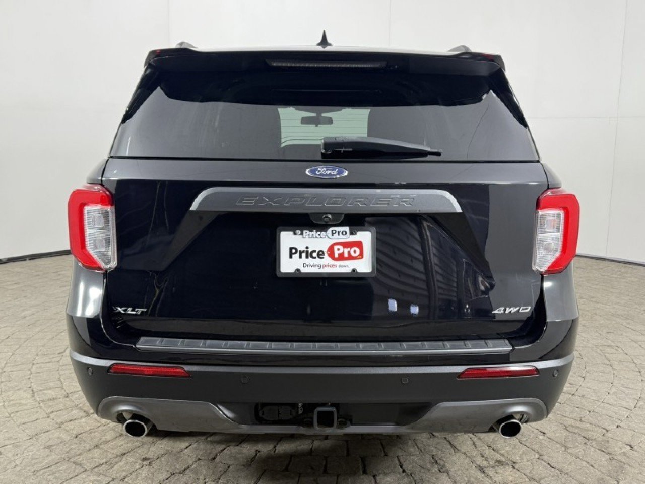 Certified 2021 Ford Explorer XLT w/ Equipment Group 202A image 3