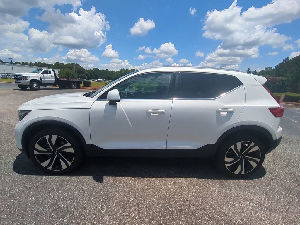 Used 2024 Volvo XC40 B5 Plus w/ Protection Package Premier image 2