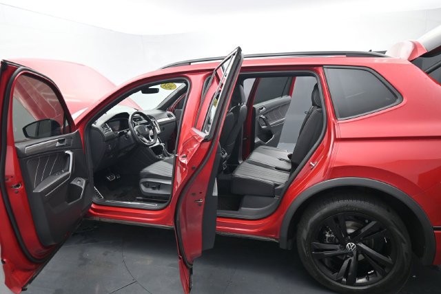 Used 2024 Volkswagen Tiguan SE R-Line FWD image 25