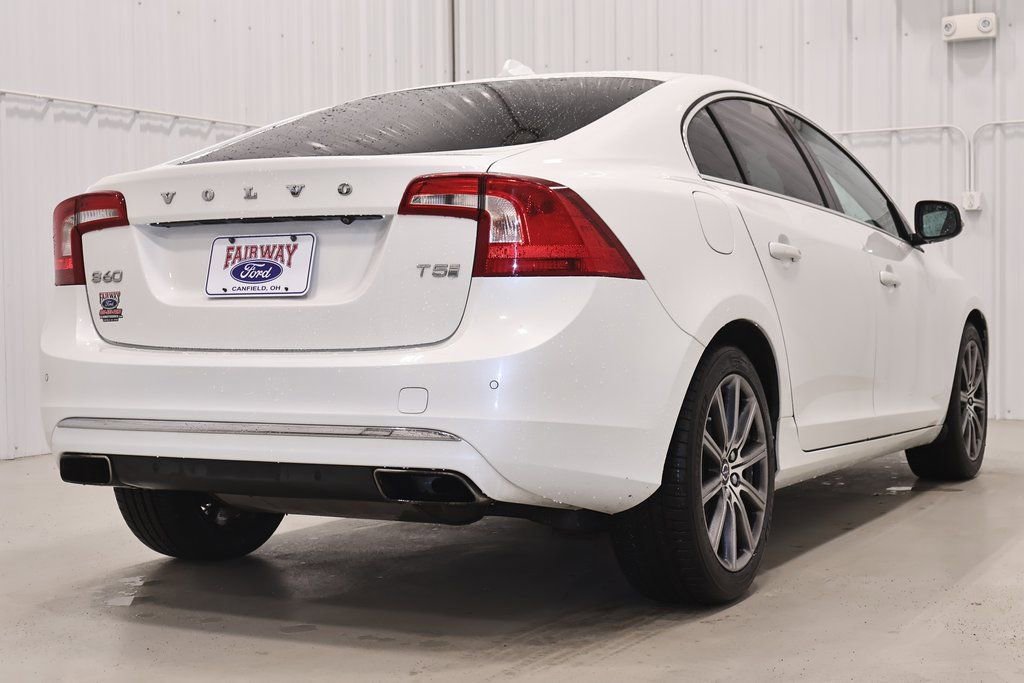 Used 2017 Volvo S60 T5 Inscription image 6