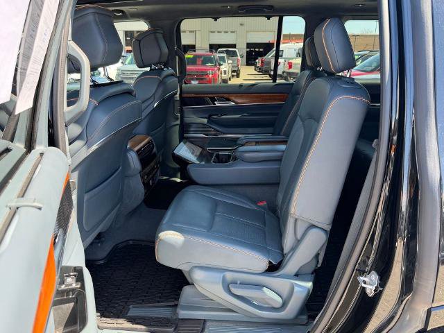 Used 2022 Jeep Grand Wagoneer Series II w/ Convenience Group III AWD/4WD image 19