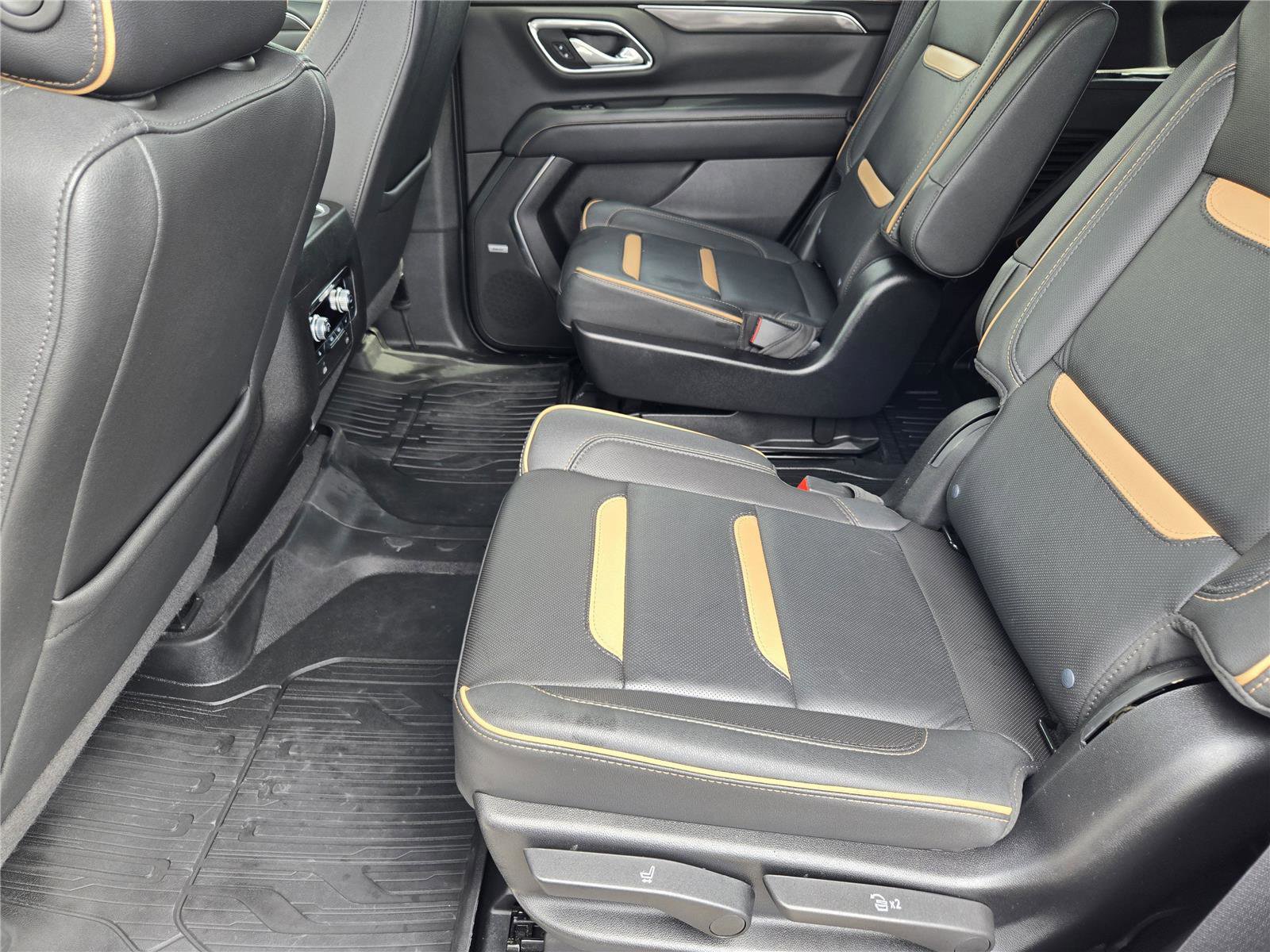 Used 2024 GMC Yukon AT4 w/ Technology Package AWD/4WD image 29