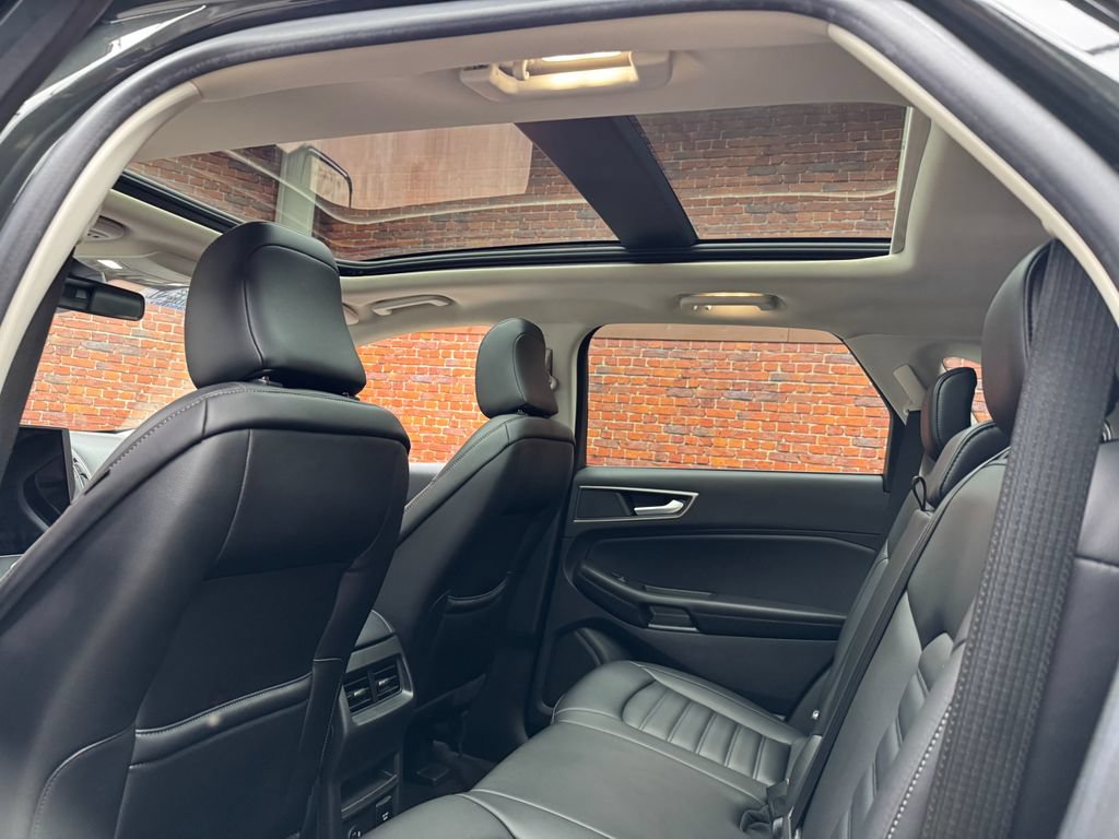 Certified 2022 Ford Edge SEL w/ Convenience Package AWD/4WD image 3