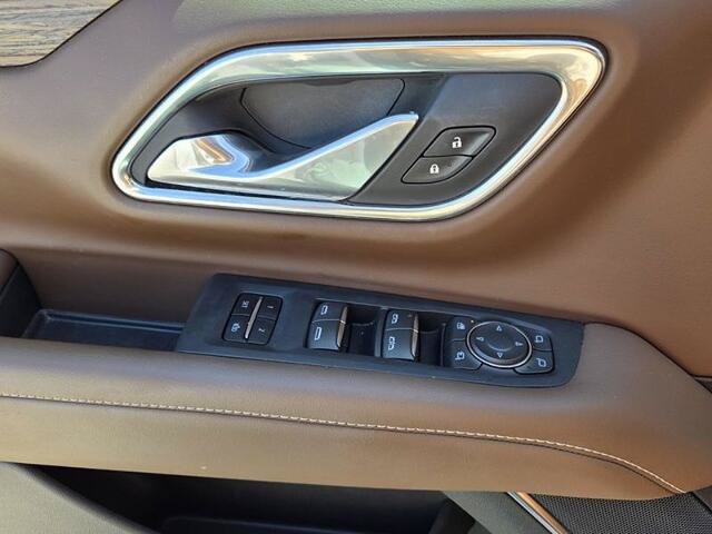 Used 2024 Chevrolet Suburban High Country w/ Premium Package RWD image 31
