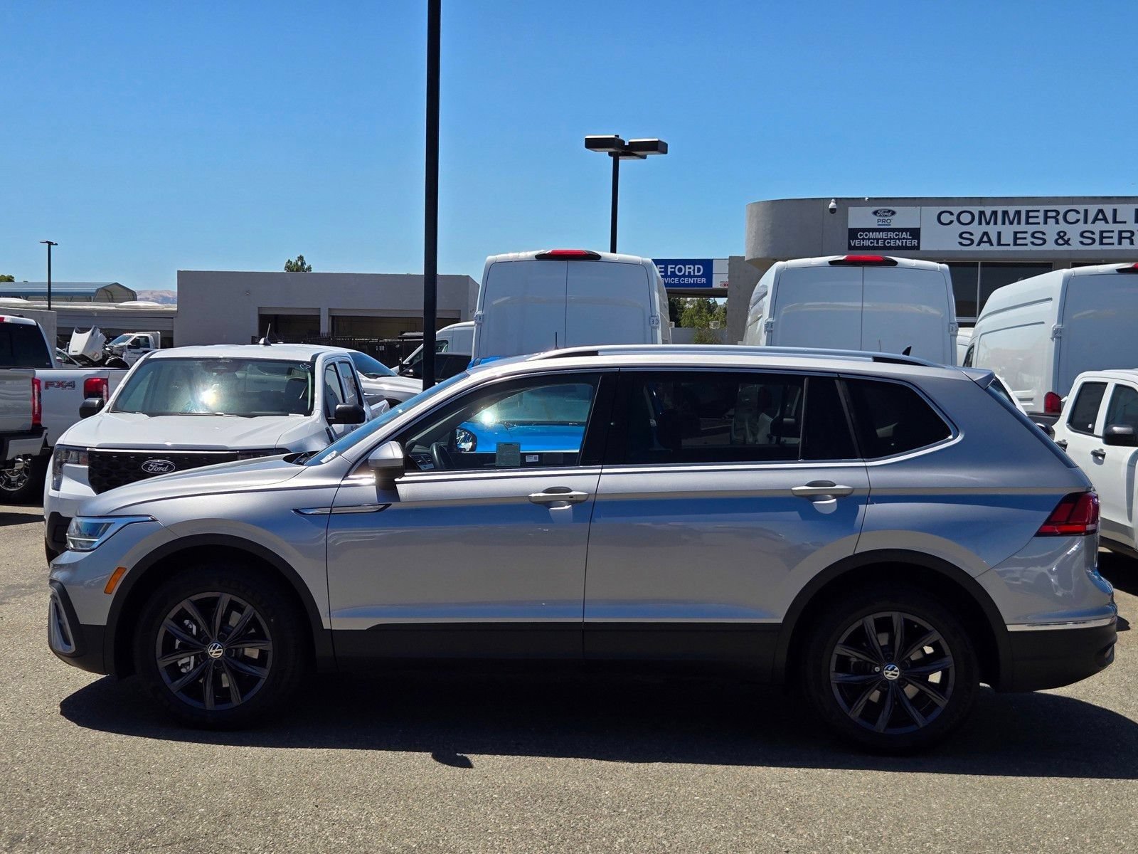 Used 2024 Volkswagen Tiguan SE AWD/4WD image 7