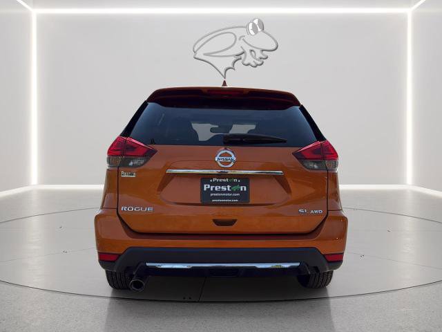 Used 2017 Nissan Rogue SL w/ SL Premium Package image 4