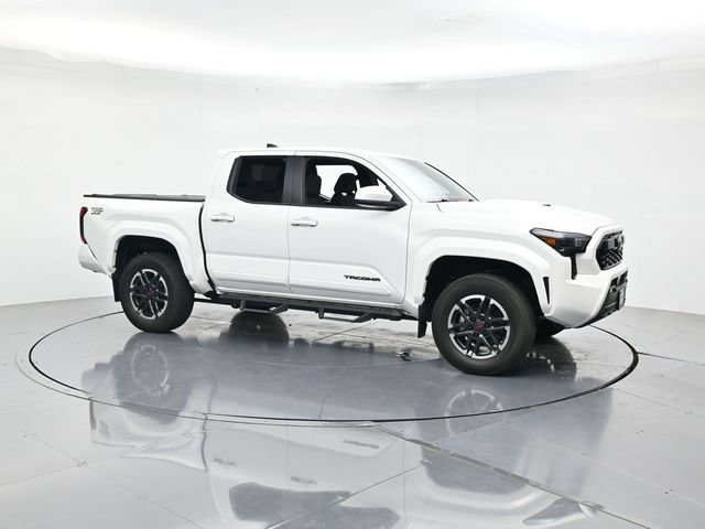 Used 2024 Toyota Tacoma TRD Sport AWD/4WD image 3