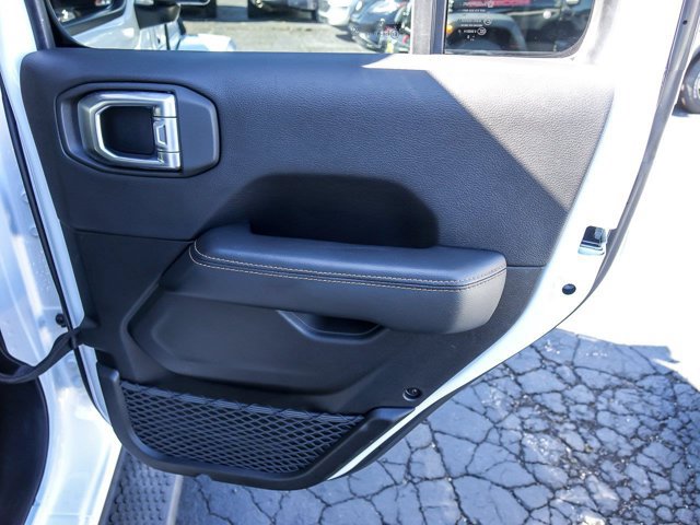Used 2023 Jeep Wrangler Unlimited Sahara AWD/4WD image 30