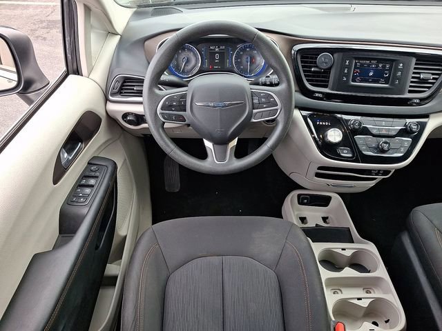 Used 2017 Chrysler Pacifica LX image 12