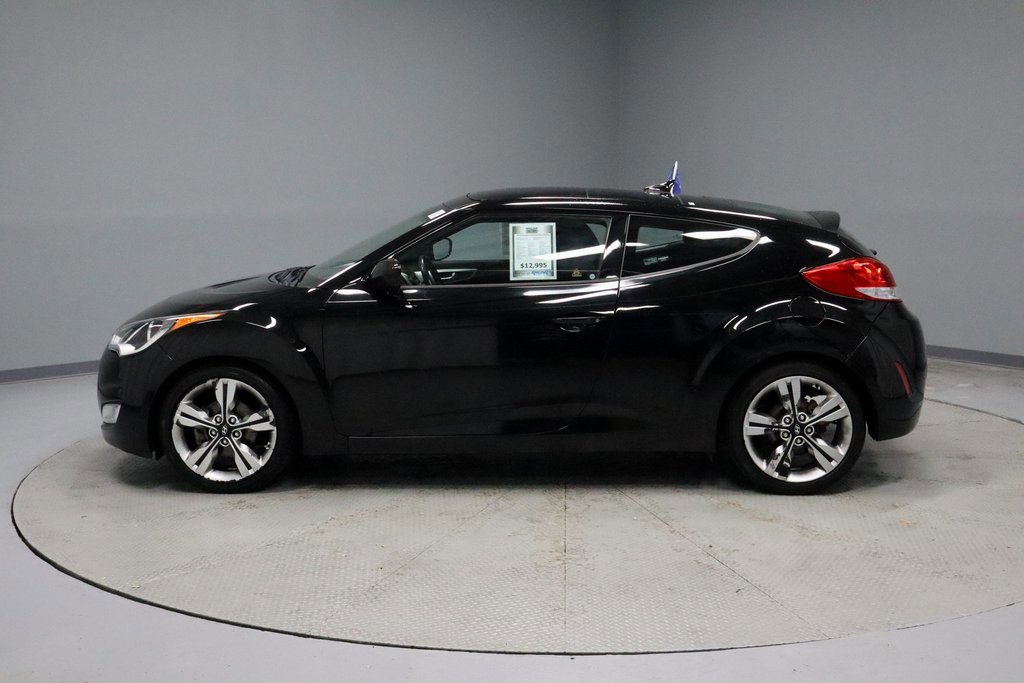 Used 2017 Hyundai Veloster Value Edition image 2