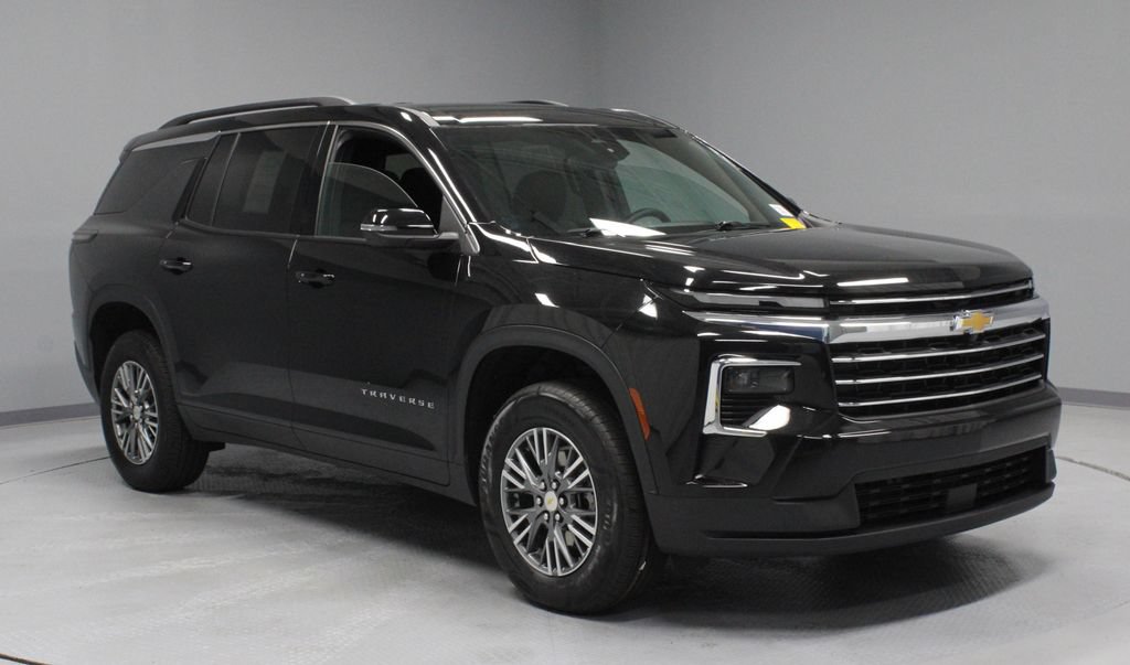 Used 2025 Chevrolet Traverse LT