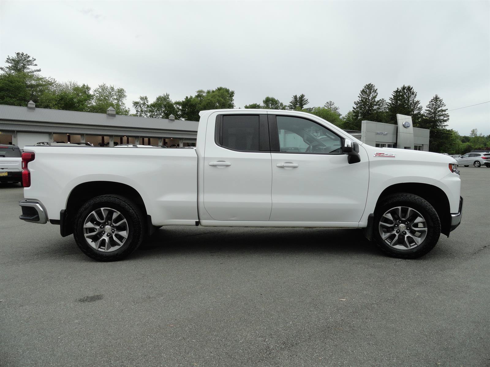 Used 2021 Chevrolet Silverado 1500 LT AWD/4WD image 4