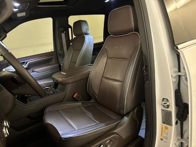 Used 2025 GMC Sierra 3500 Denali w/ Denali Reserve Package AWD/4WD image 19