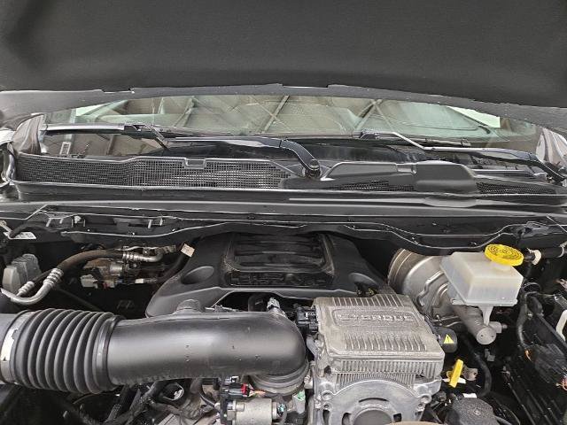 Used 2024 RAM 1500 Laramie AWD/4WD image 3