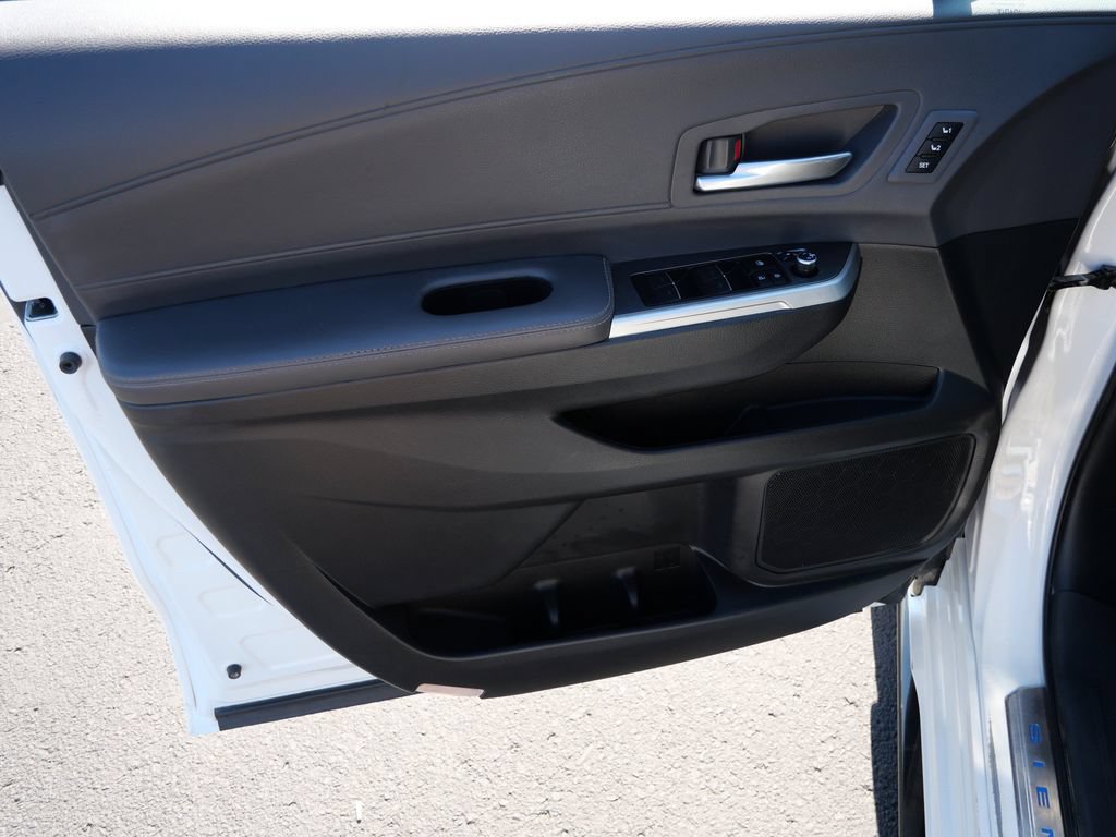 Used 2023 Toyota Sienna XSE AWD/4WD image 14