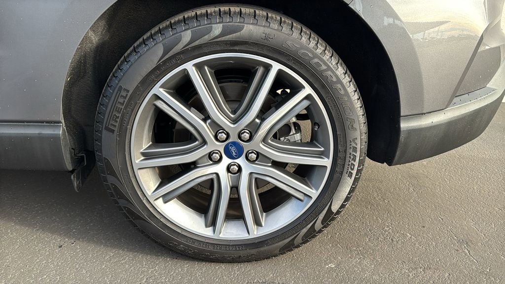 Certified 2022 Ford Edge Titanium w/ Class II Trailer Tow Package image 8