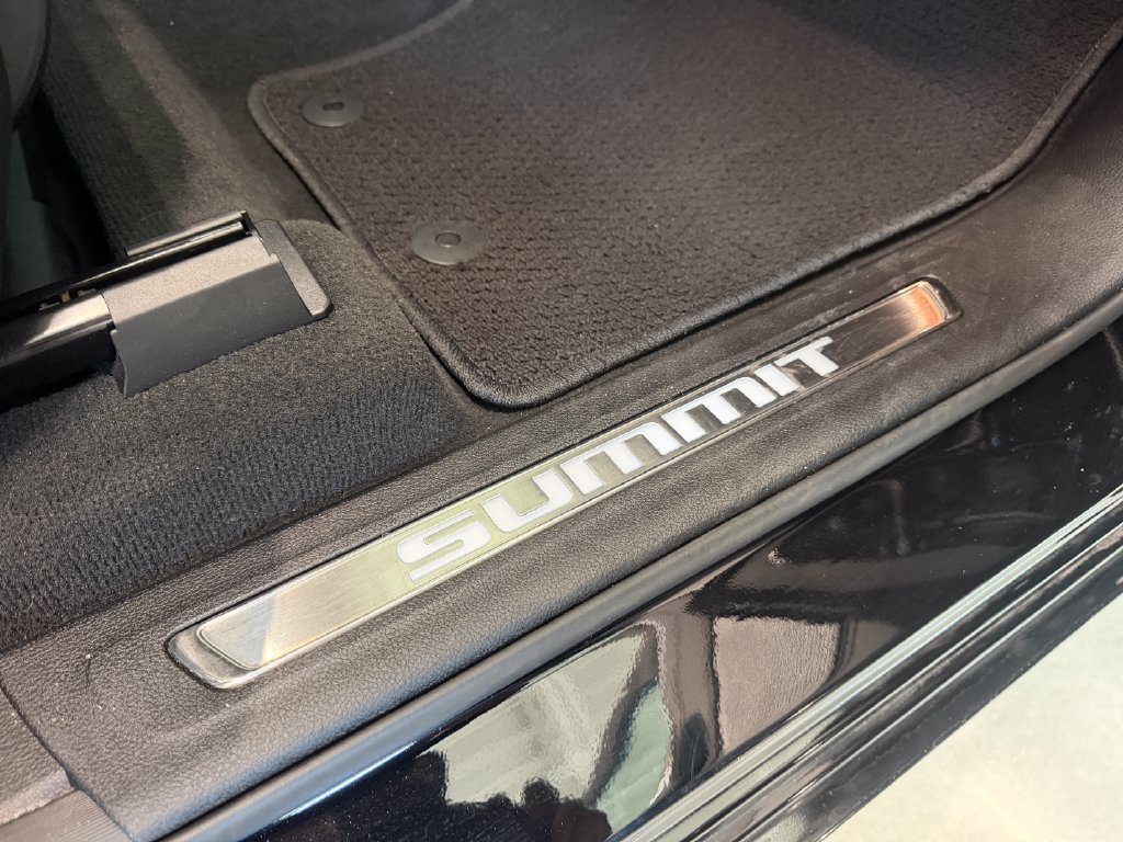 Used 2024 Jeep Grand Cherokee Summit AWD/4WD image 40