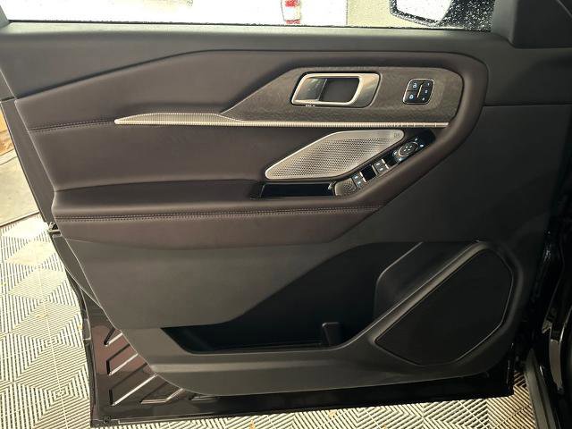 Certified 2025 Ford Explorer Platinum image 16
