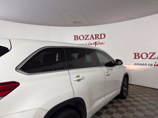 Used 2017 Toyota Highlander LE FWD image 16