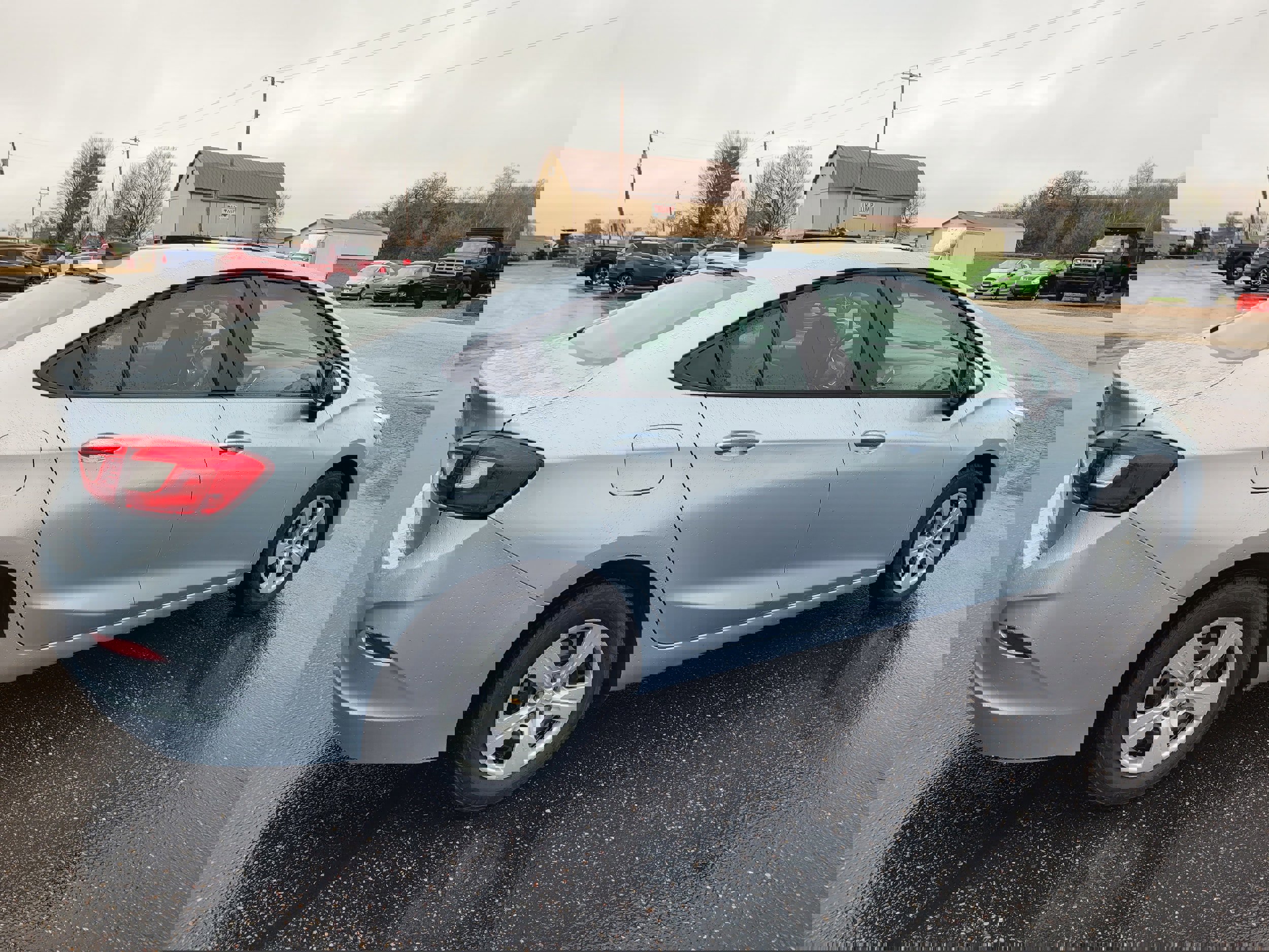 Used 2018 Chevrolet Cruze LS image 2