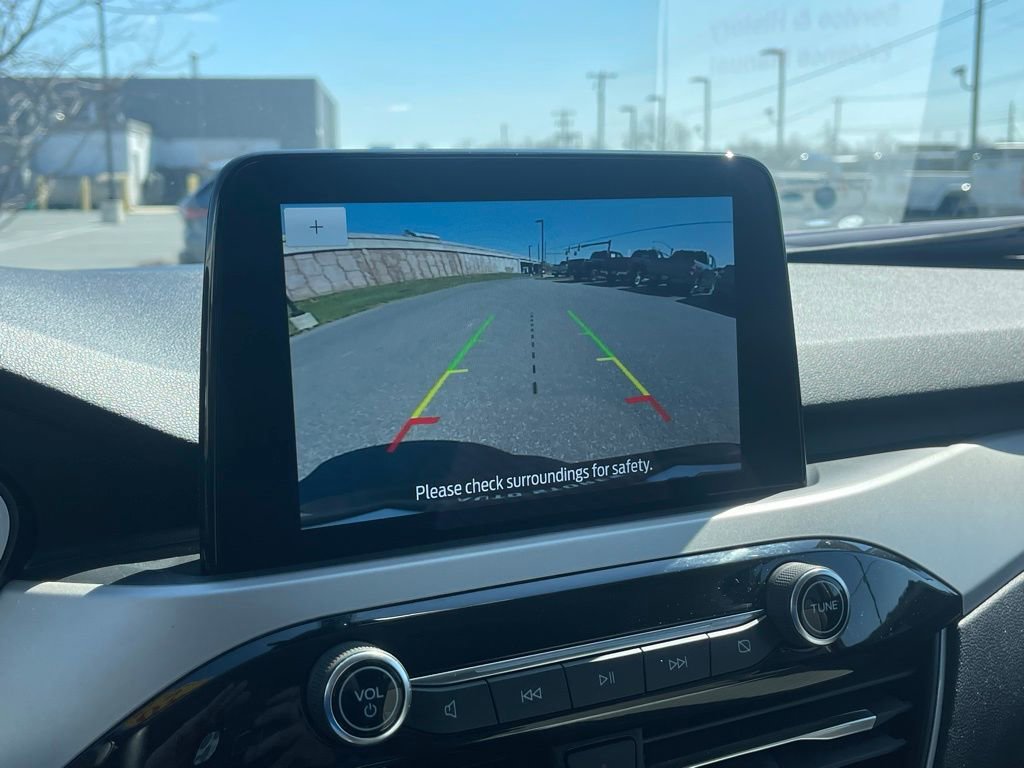 Certified 2022 Ford Escape SE w/ SE Sport Appearance Package image 38