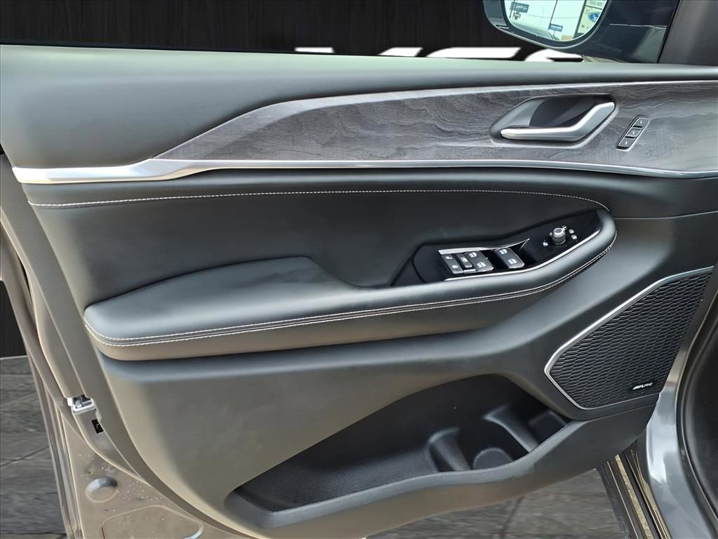 Used 2023 Jeep Grand Cherokee Overland image 12