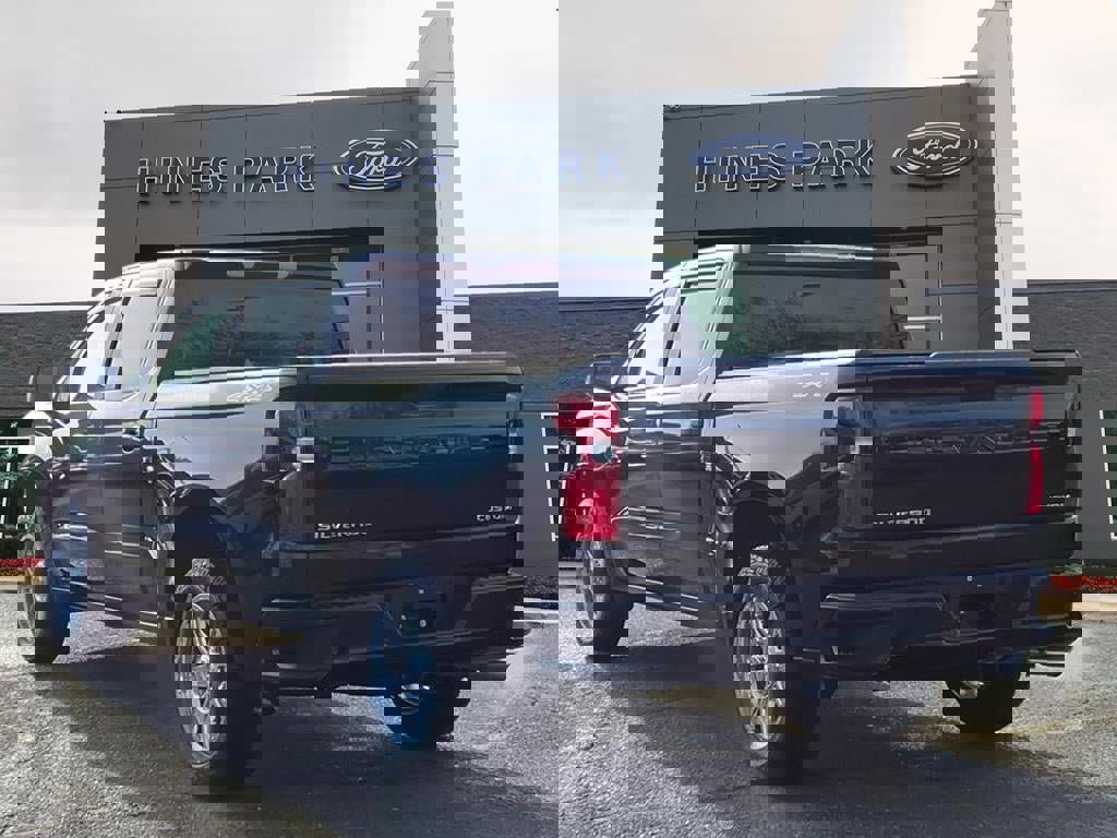 Used 2019 Chevrolet Silverado 1500 Custom w/ Custom Value Package image 3