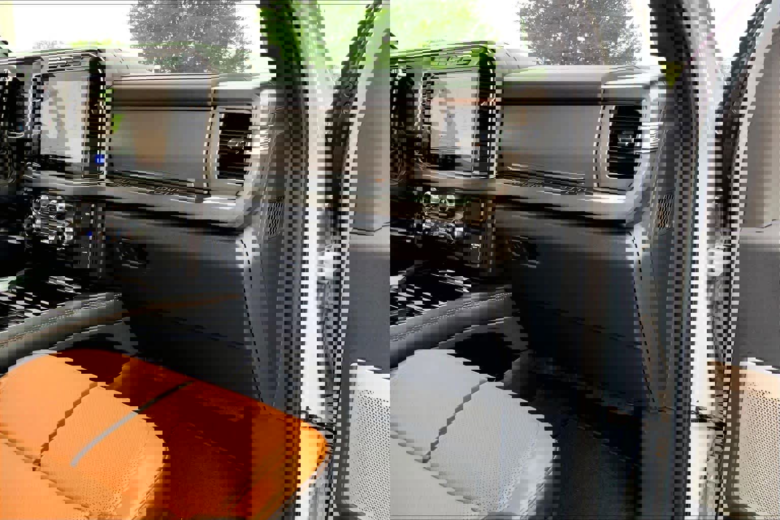 Certified 2024 Ford F250 Platinum AWD/4WD image 17