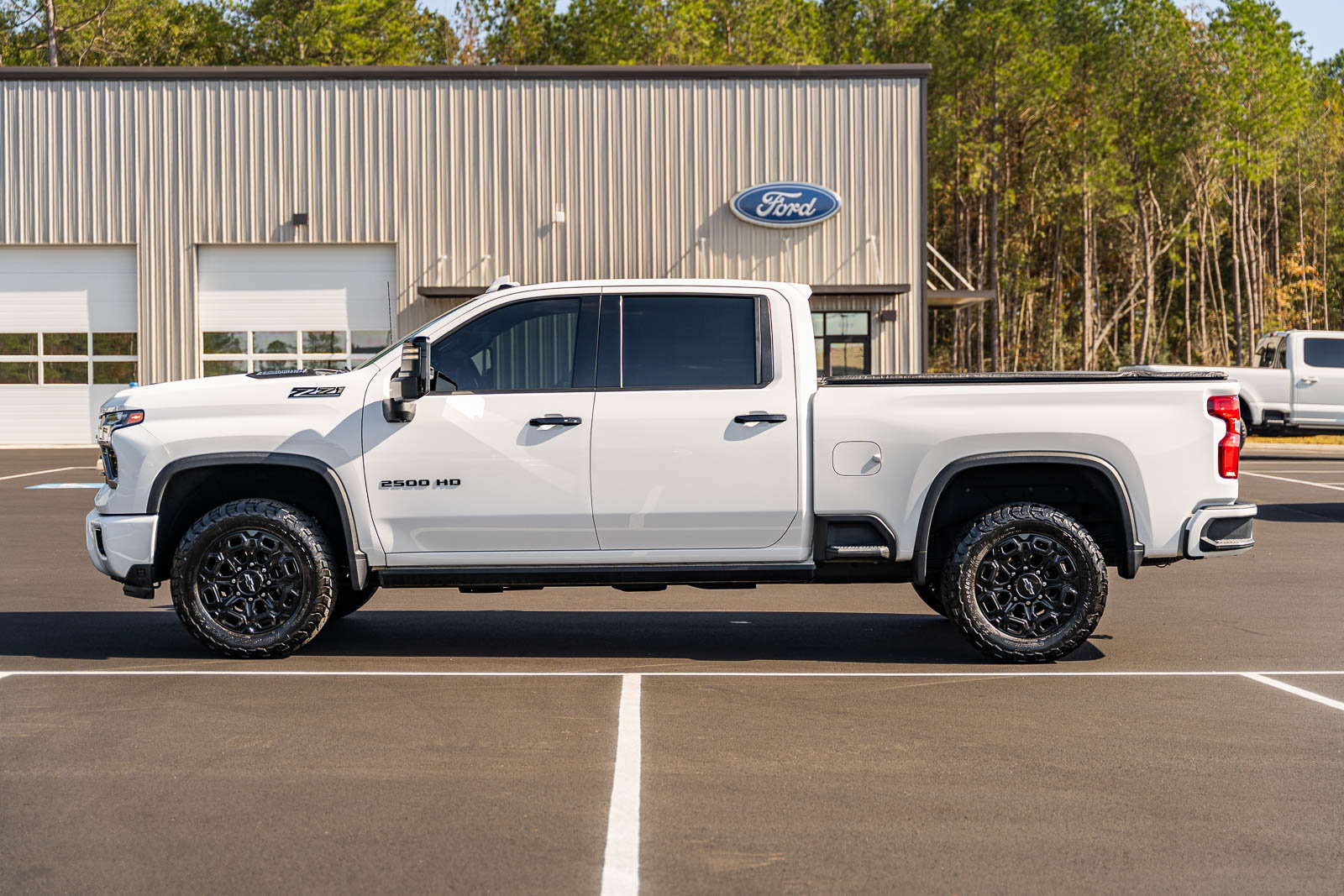 Used 2024 Chevrolet Silverado 2500 LTZ w/ LTZ Plus Package AWD/4WD image 4