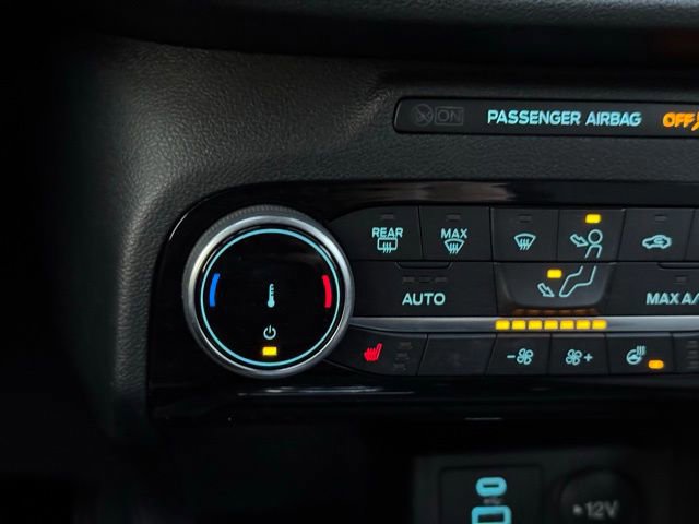 Certified 2022 Ford Escape SE w/ SE Sport Appearance Package image 18