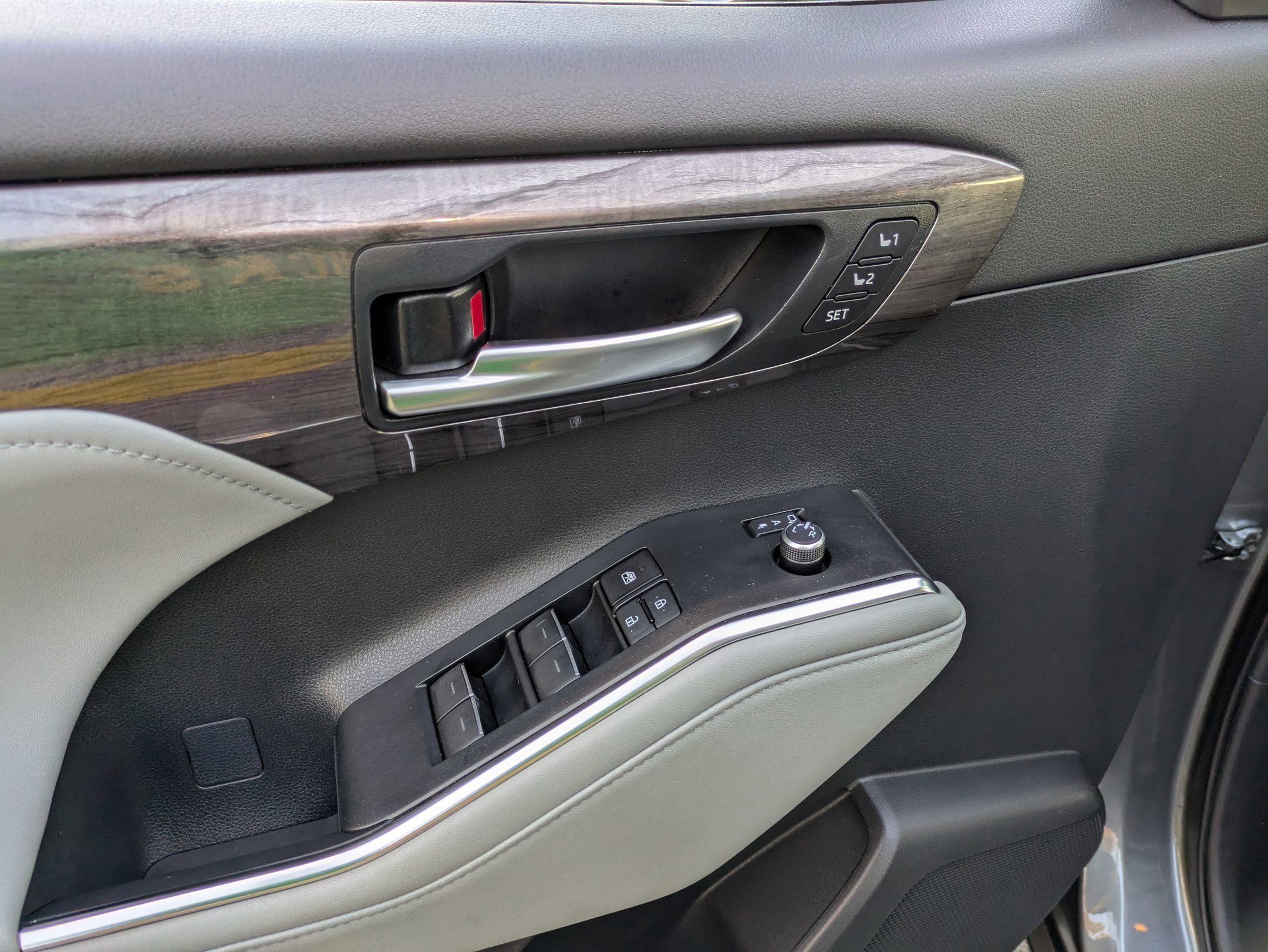 Used 2023 Toyota Highlander Platinum image 16