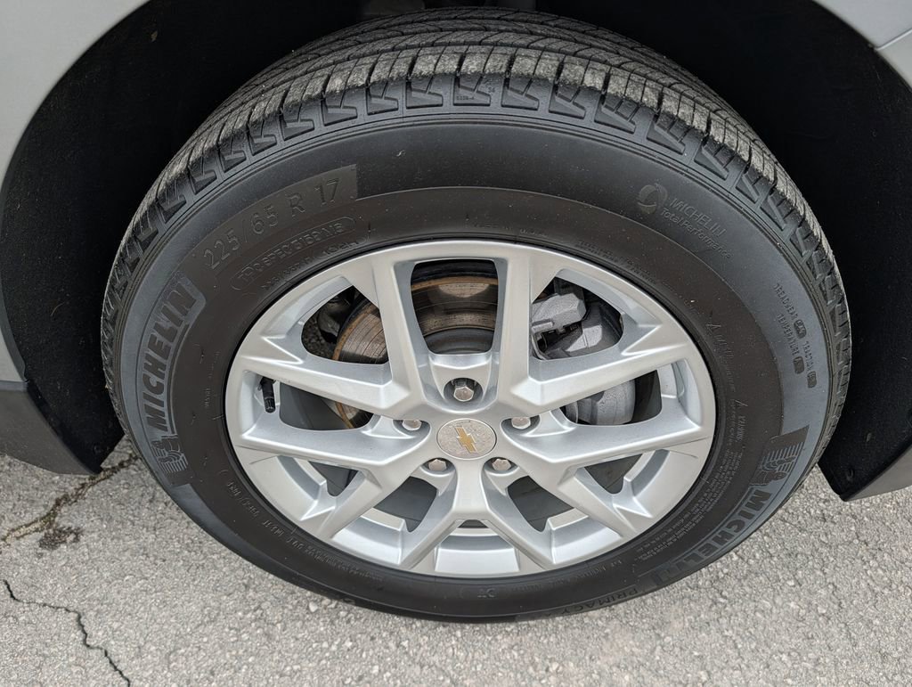 Used 2024 Chevrolet Equinox LT w/ LPO, Floor Liner Package FWD image 31