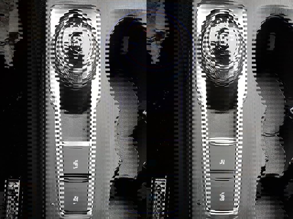 Certified 2025 Ford Escape Premium w/ PHEV Premium Package image 18