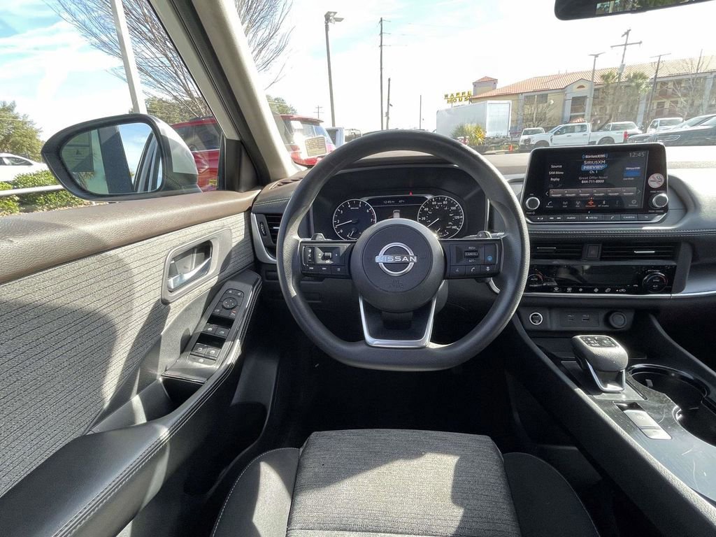 Used 2023 Nissan Rogue SV image 12