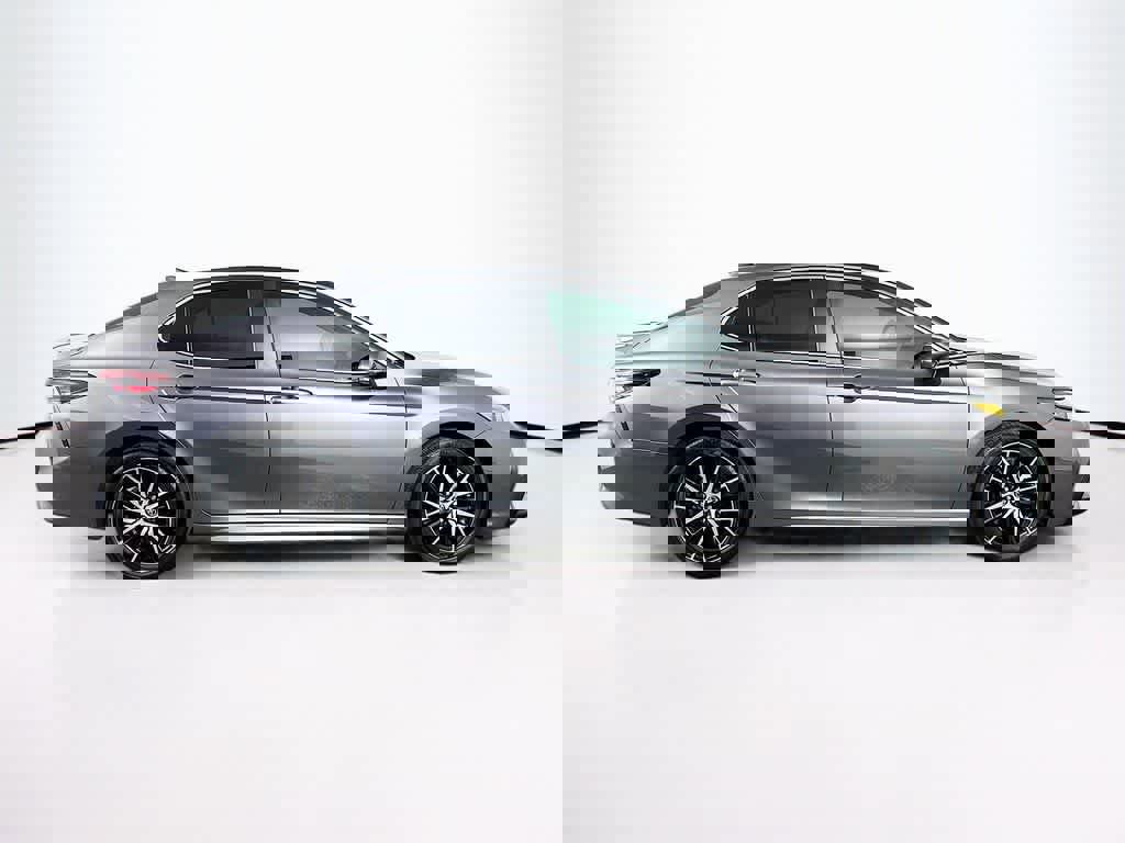 Used 2023 Toyota Camry SE image 6