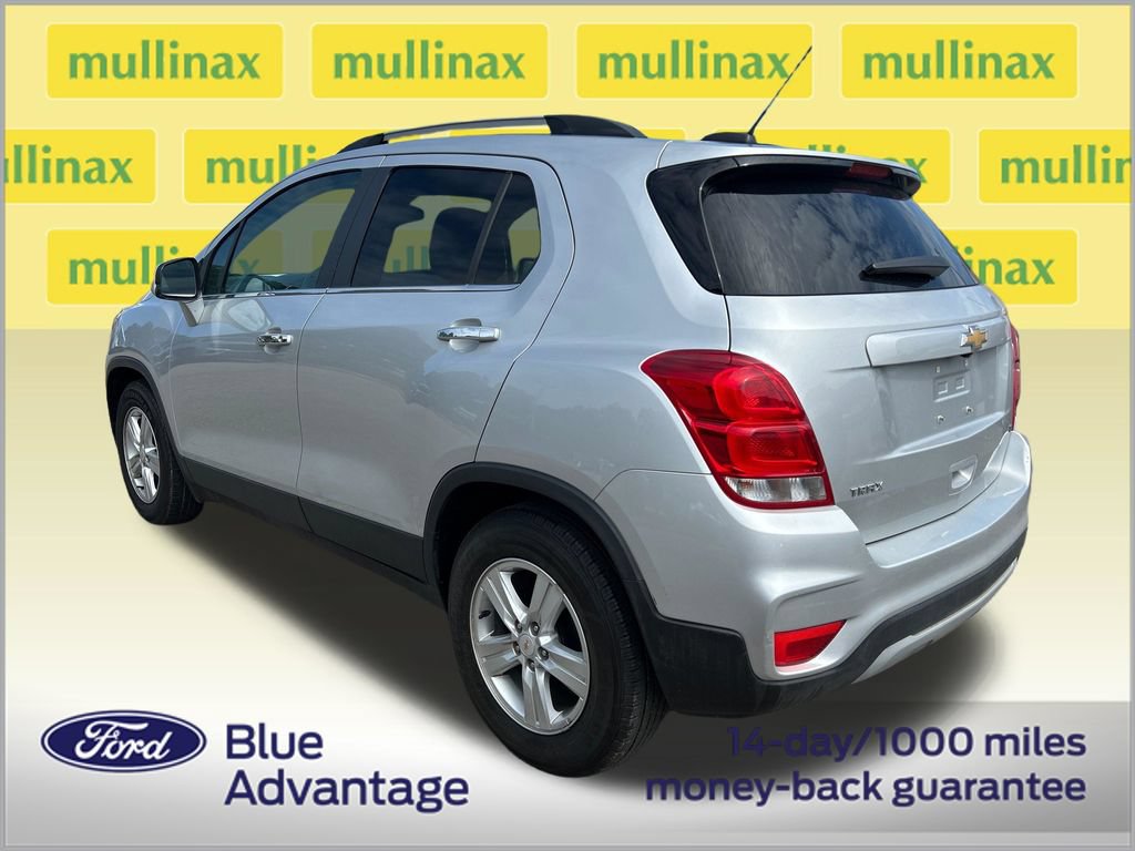 Used 2019 Chevrolet Trax LT w/ LT Convenience Package FWD image 3