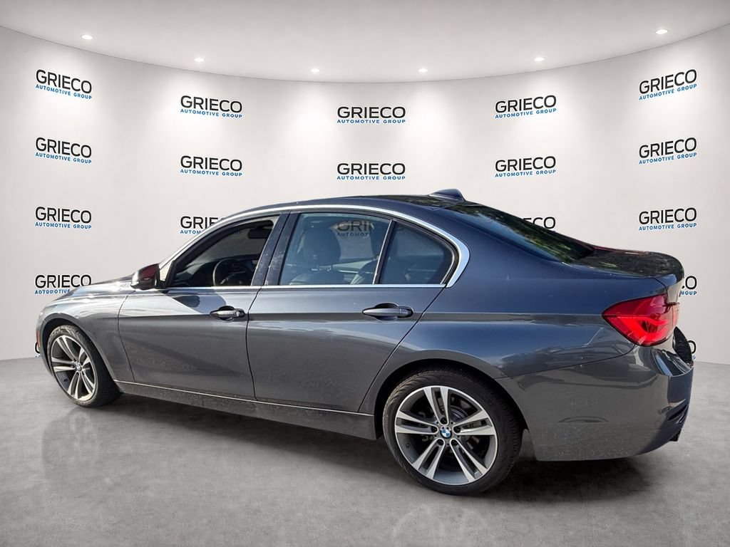 Used 2018 BMW 330i xDrive Sedan AWD/4WD image 5