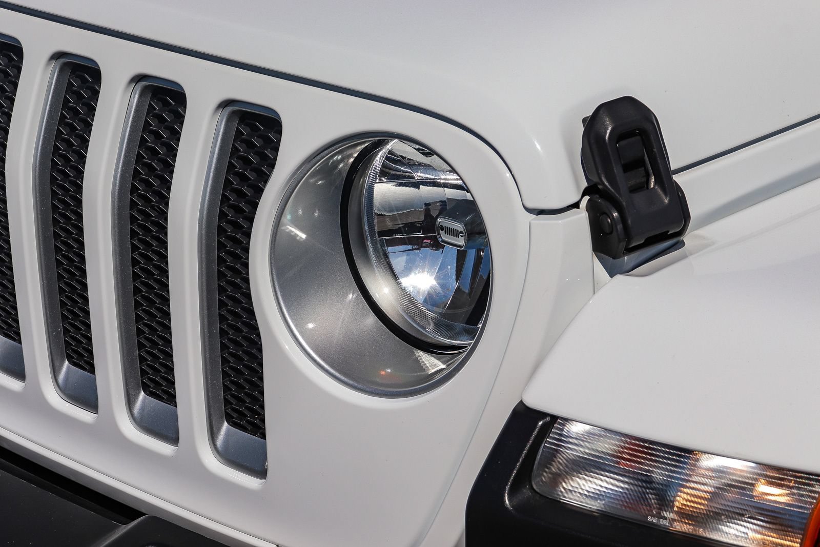Used 2022 Jeep Wrangler Unlimited Sahara w/ Cold Weather Group AWD/4WD image 10