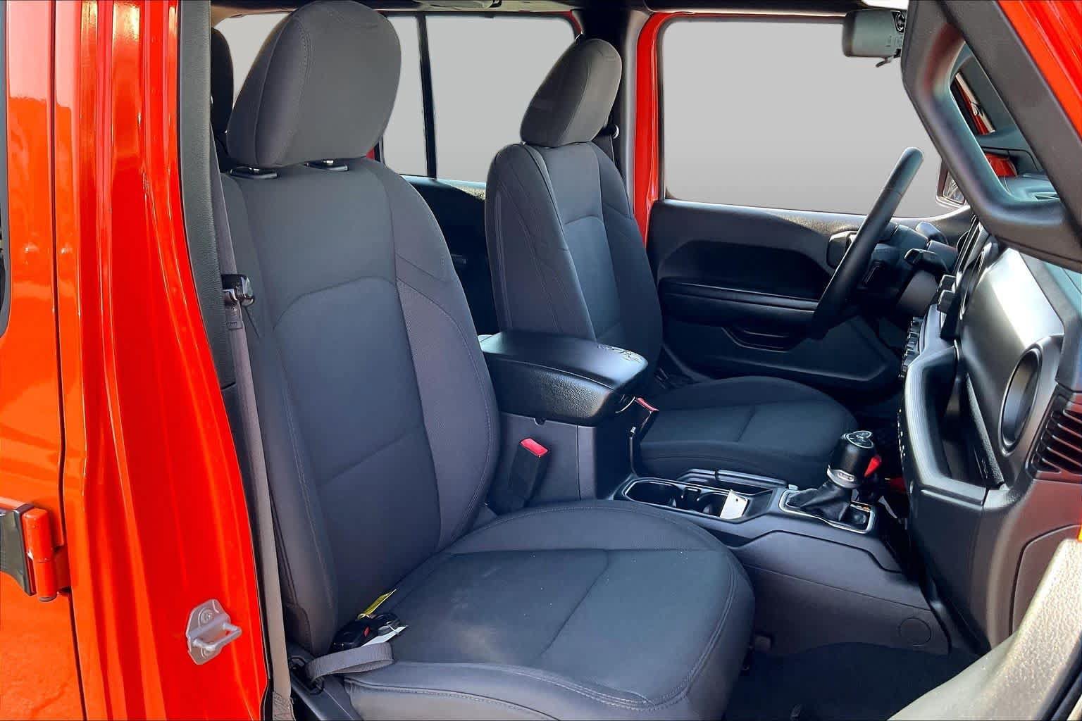 Used 2018 Jeep Wrangler Unlimited Sport AWD/4WD image 9