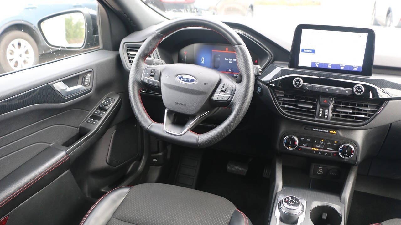 Certified 2025 Ford Escape ST-Line Select AWD/4WD image 18