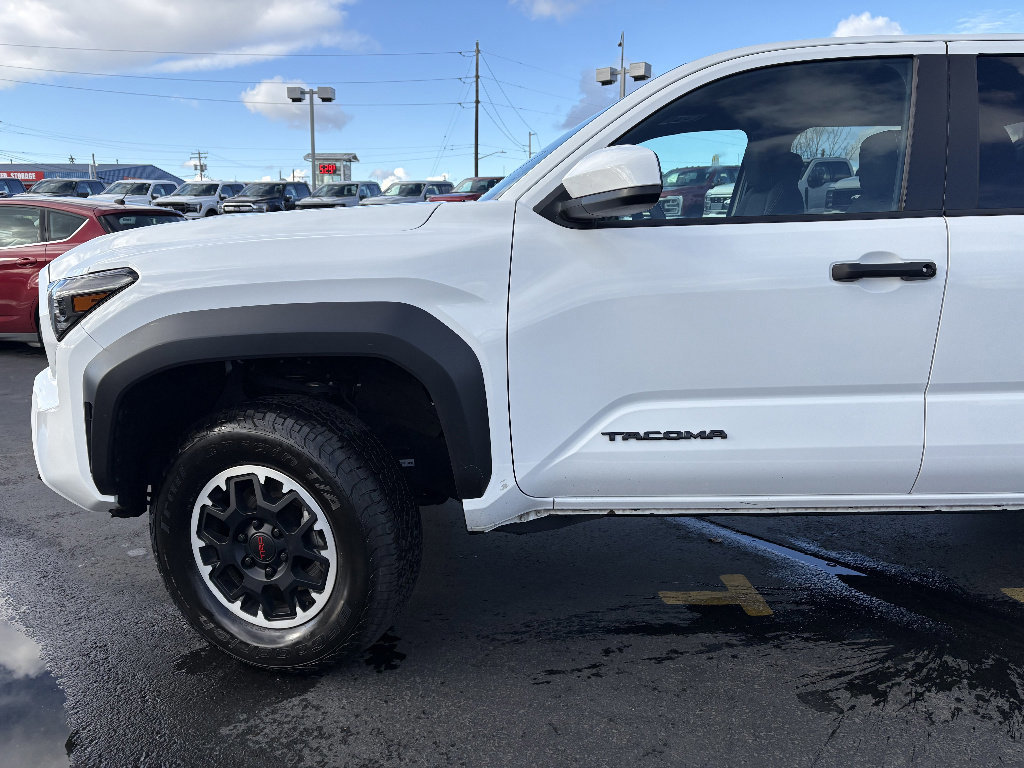Used 2024 Toyota Tacoma TRD Off-Road AWD/4WD image 12
